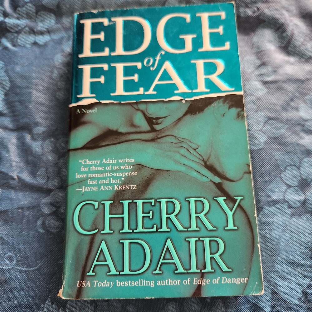 🏖Edge of Fear by Cherry Adair Book